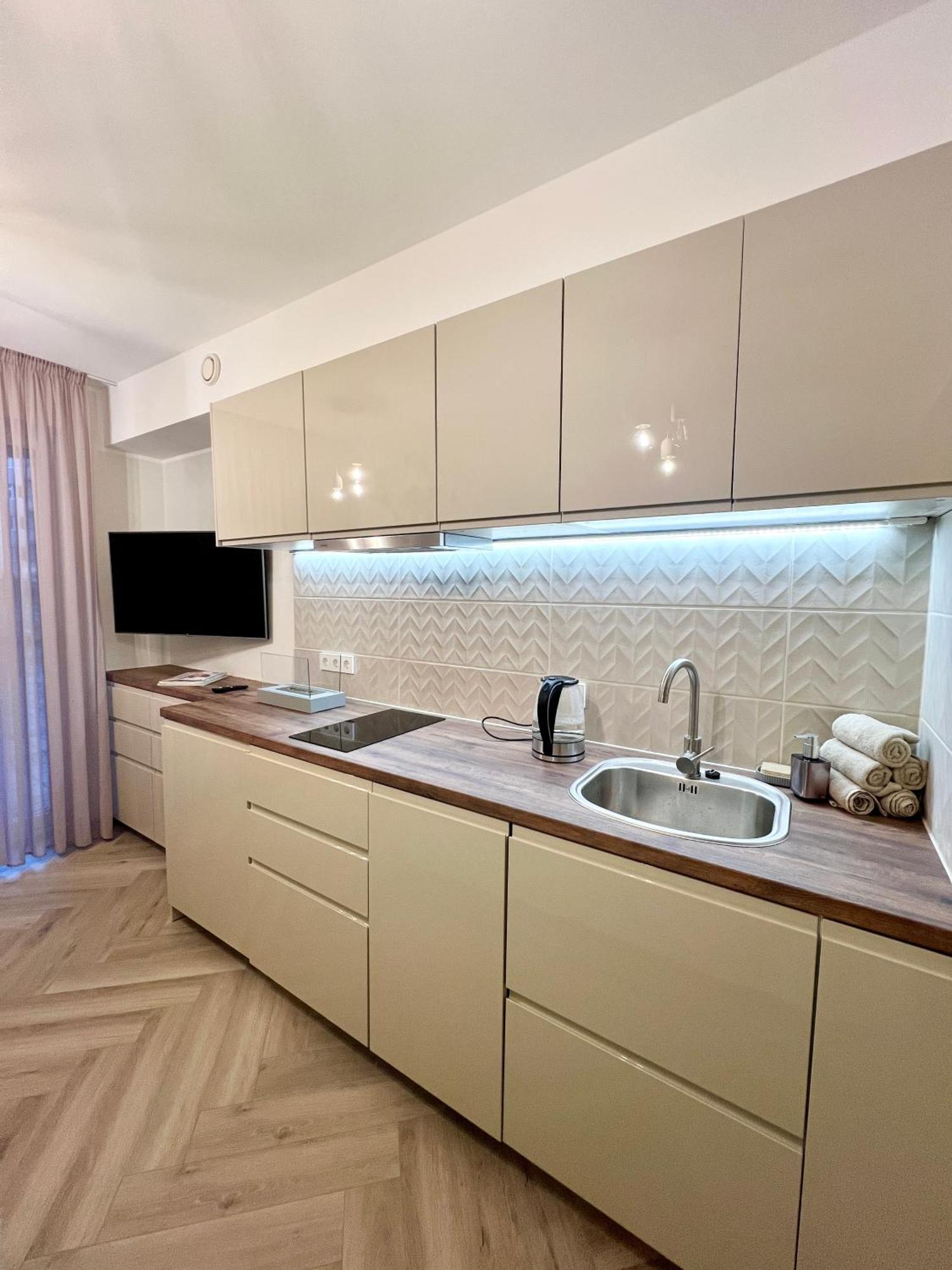 Modern With Full Kitchen And Bathroom In Kadriorg, Centre